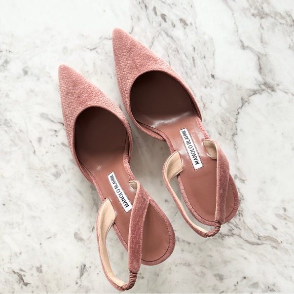 MANOLO BLAHNIK Carolyne Textured Suede Mid-Heel Slingback Pump in Pink (Size 38) - Picture 3 of 13